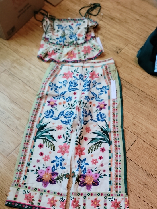 House of Harlow 1960 Pants - House Of Harlow Two-piece Set Floral Print Wide-Leg Pants in Cream and Multi